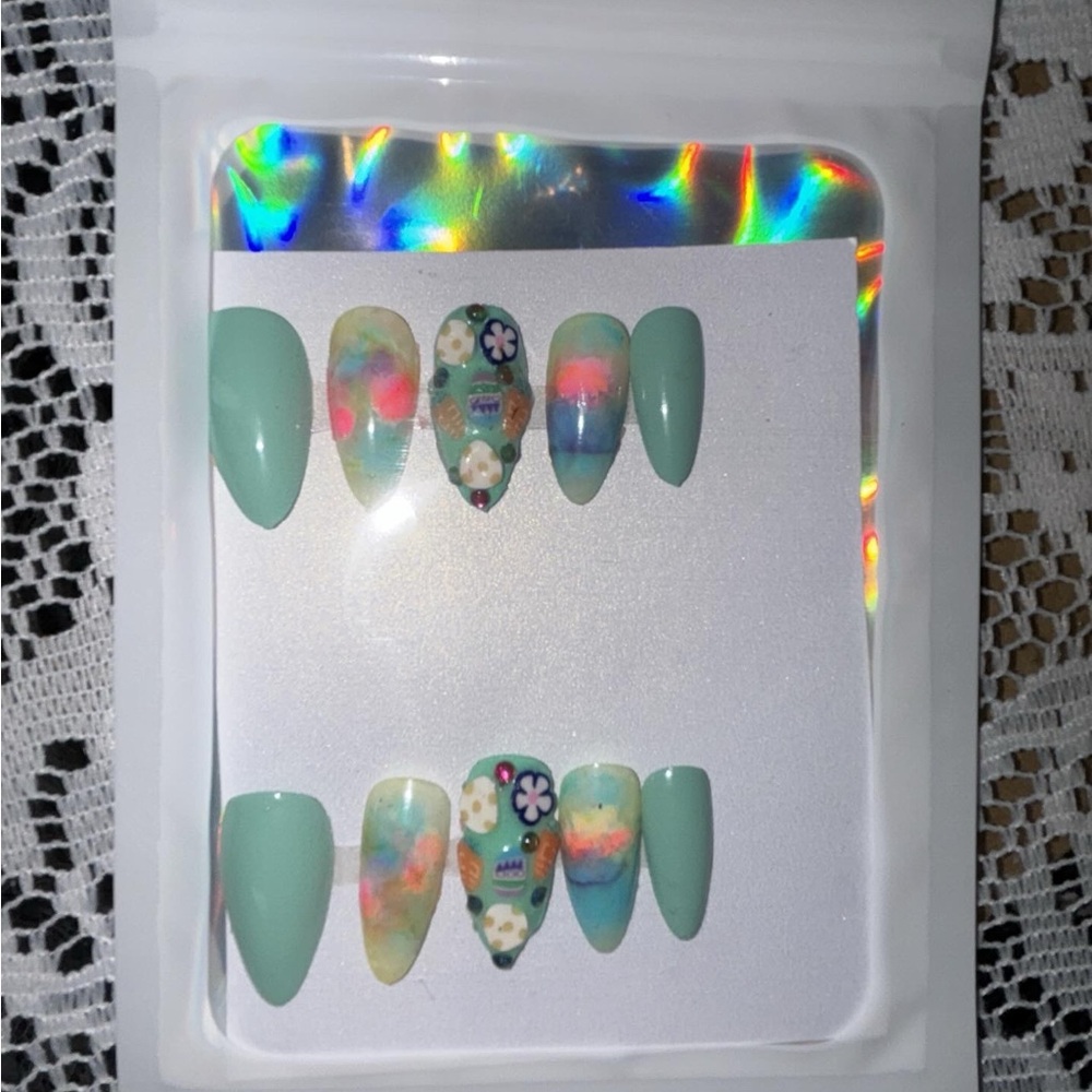 Easter 🐣 Press on nail set “Egg Hunt”
